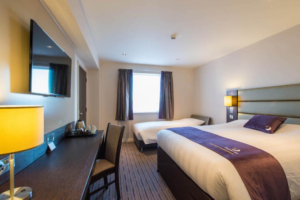 Premier Inn London Edgware Barnet Exterior foto